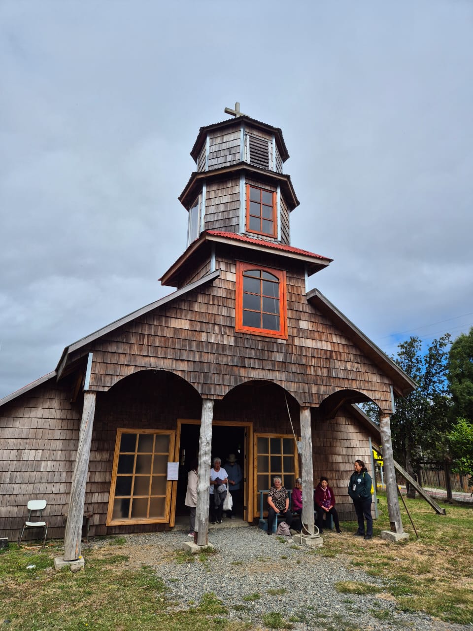 ADULTOS MAYORES PARTICIPAN EN SALIDA FORMATIVA A HUILLINCO.