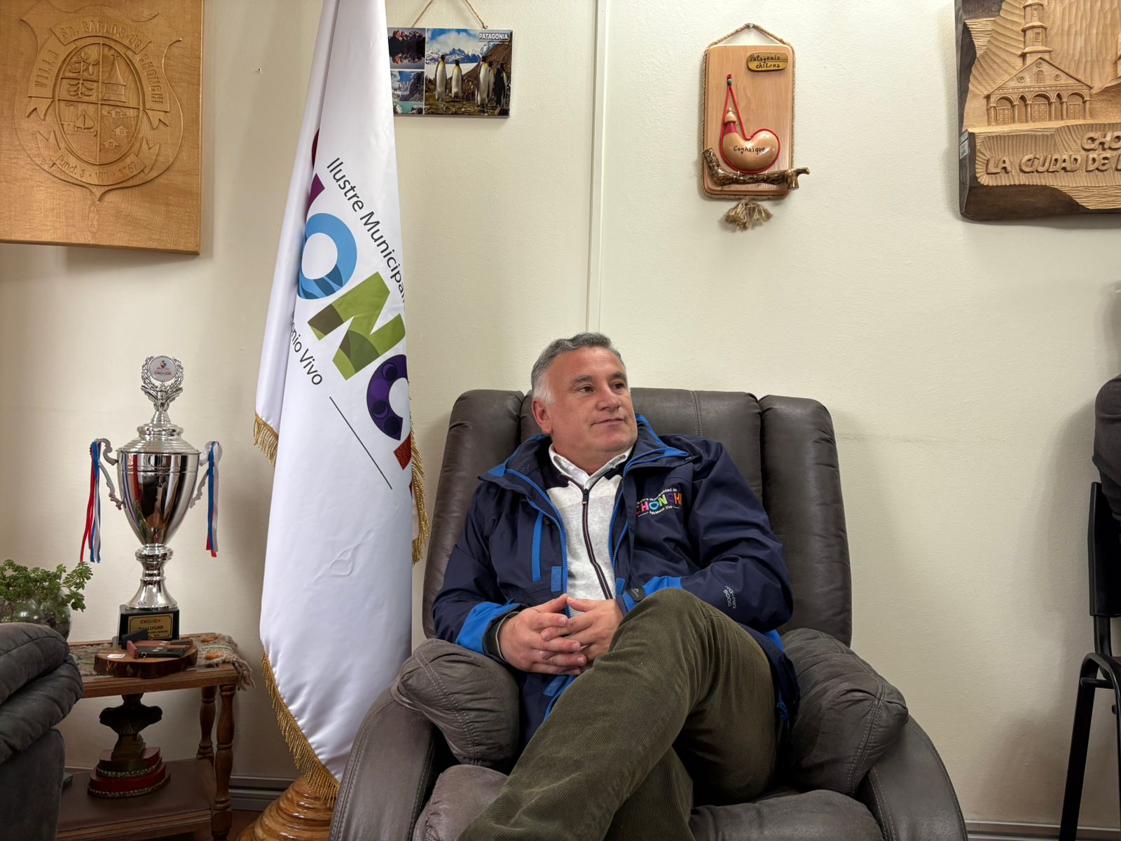 Municipio de Chonchi y SLEP Chiloé establecen principales acuerdos para utilización de recintos educativos durante el verano.