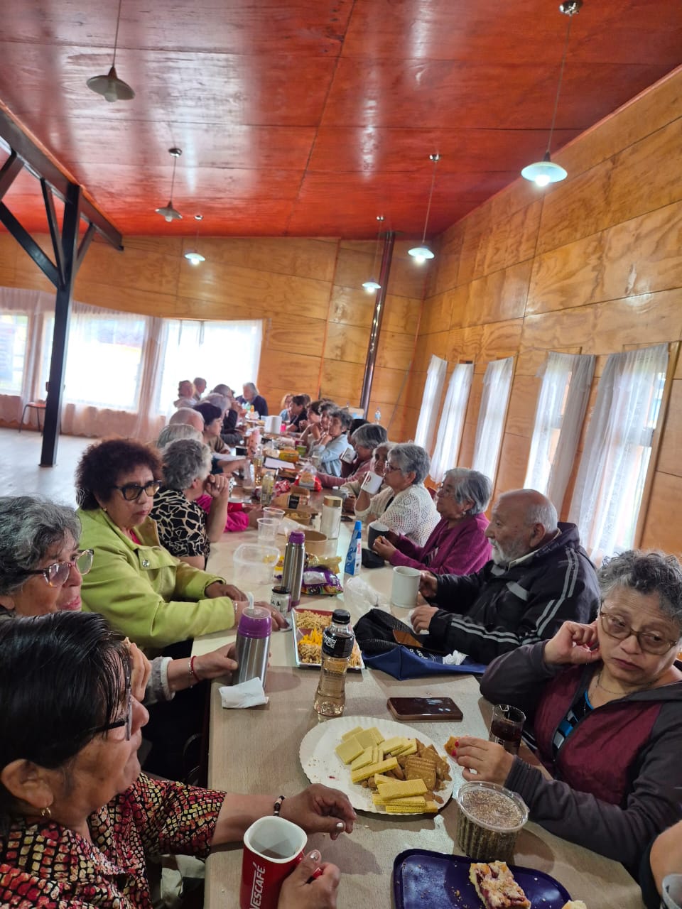 ADULTOS MAYORES PARTICIPAN EN SALIDA FORMATIVA A HUILLINCO.