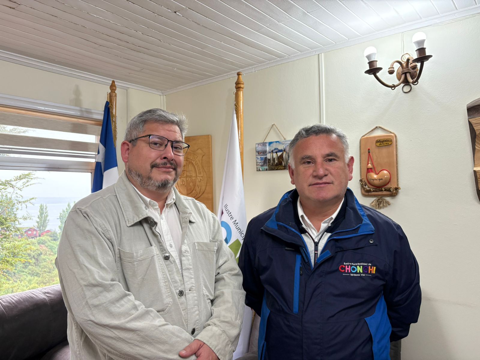 Municipio de Chonchi y SLEP Chiloé establecen principales acuerdos para utilización de recintos educativos durante el verano.