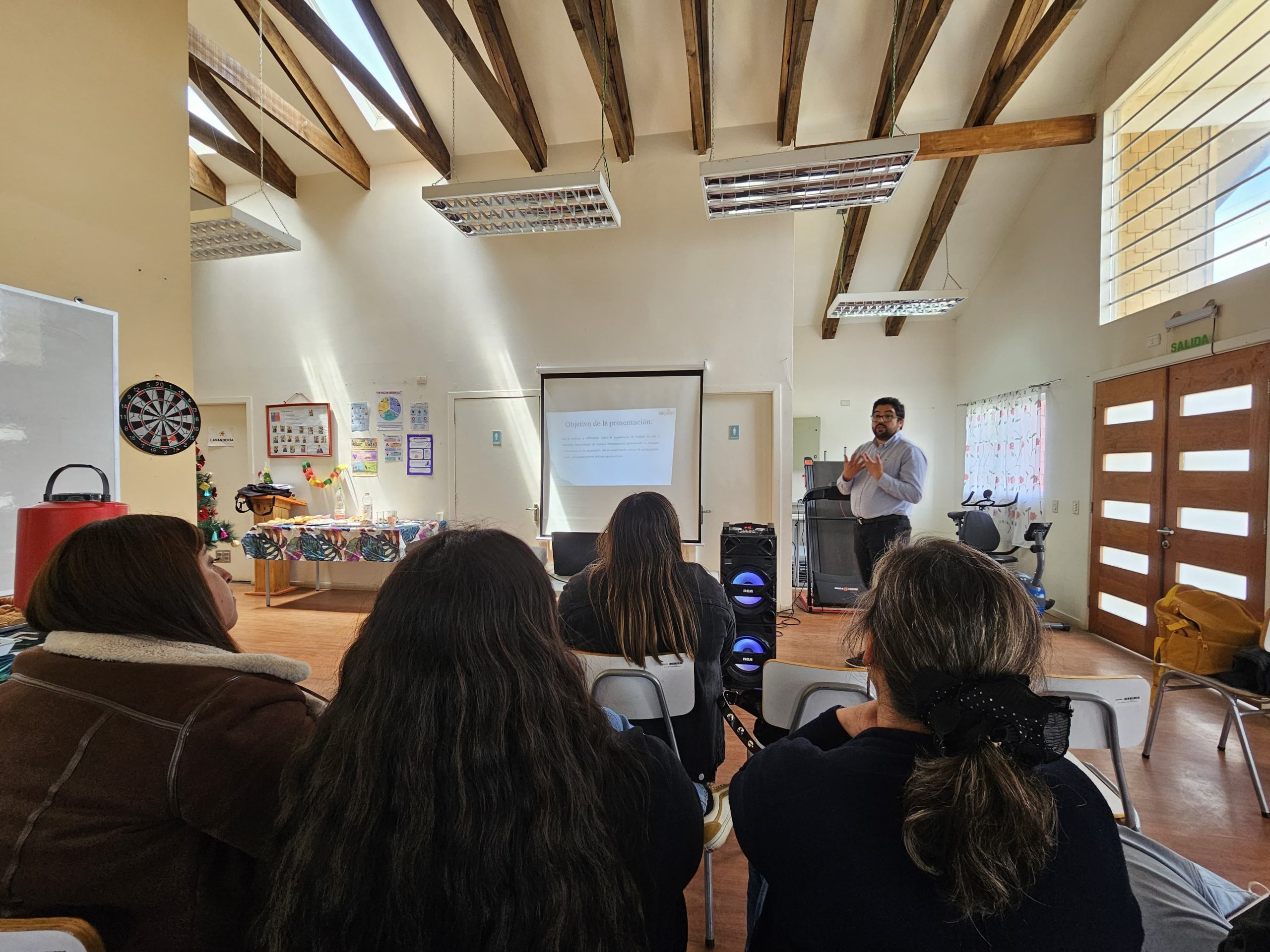 Equipo del Centro Diurno Comunitario de Chonchi participa en Encuentro Provincial organizado por el SENAMA