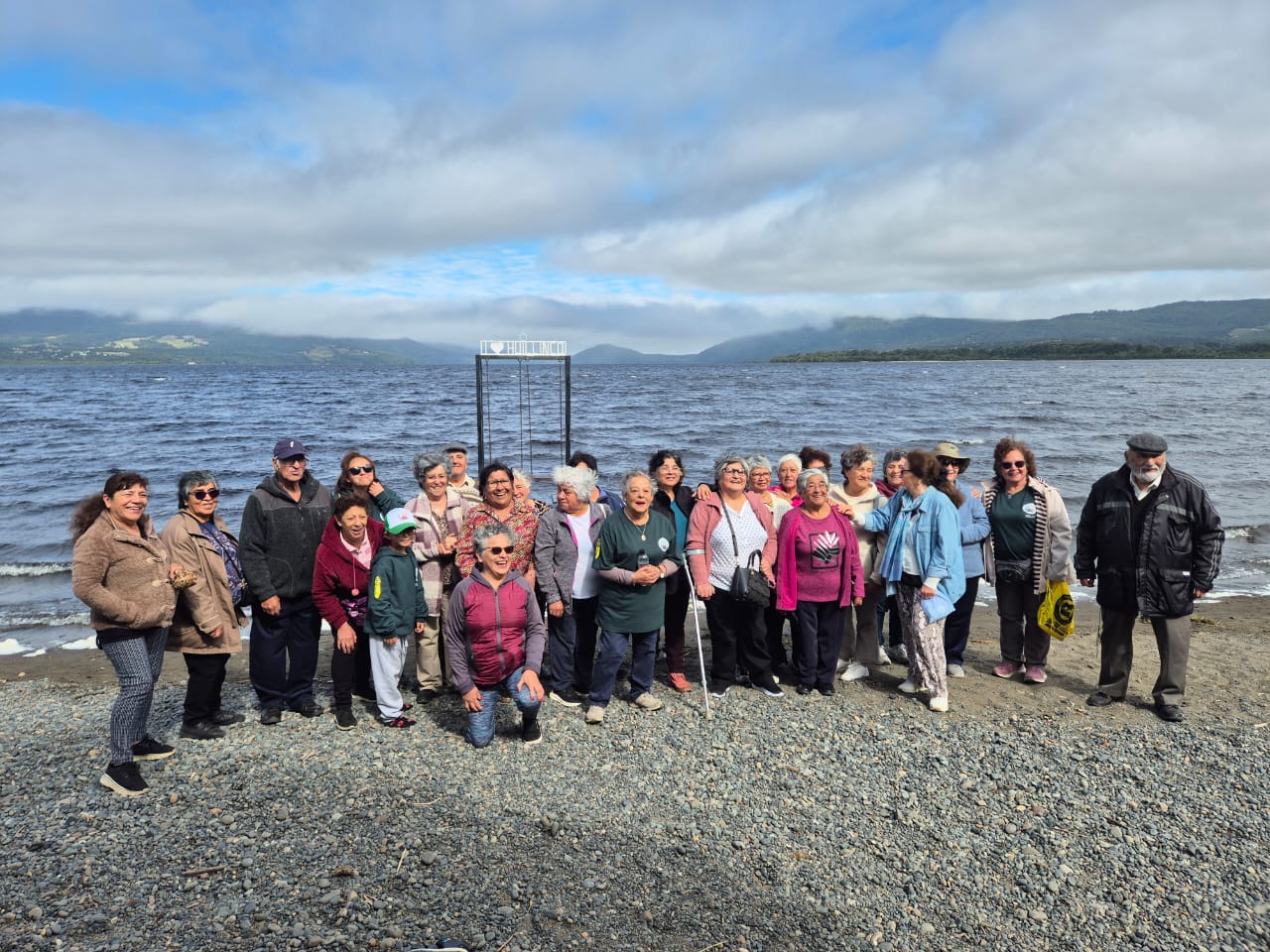 ADULTOS MAYORES PARTICIPAN EN SALIDA FORMATIVA A HUILLINCO.