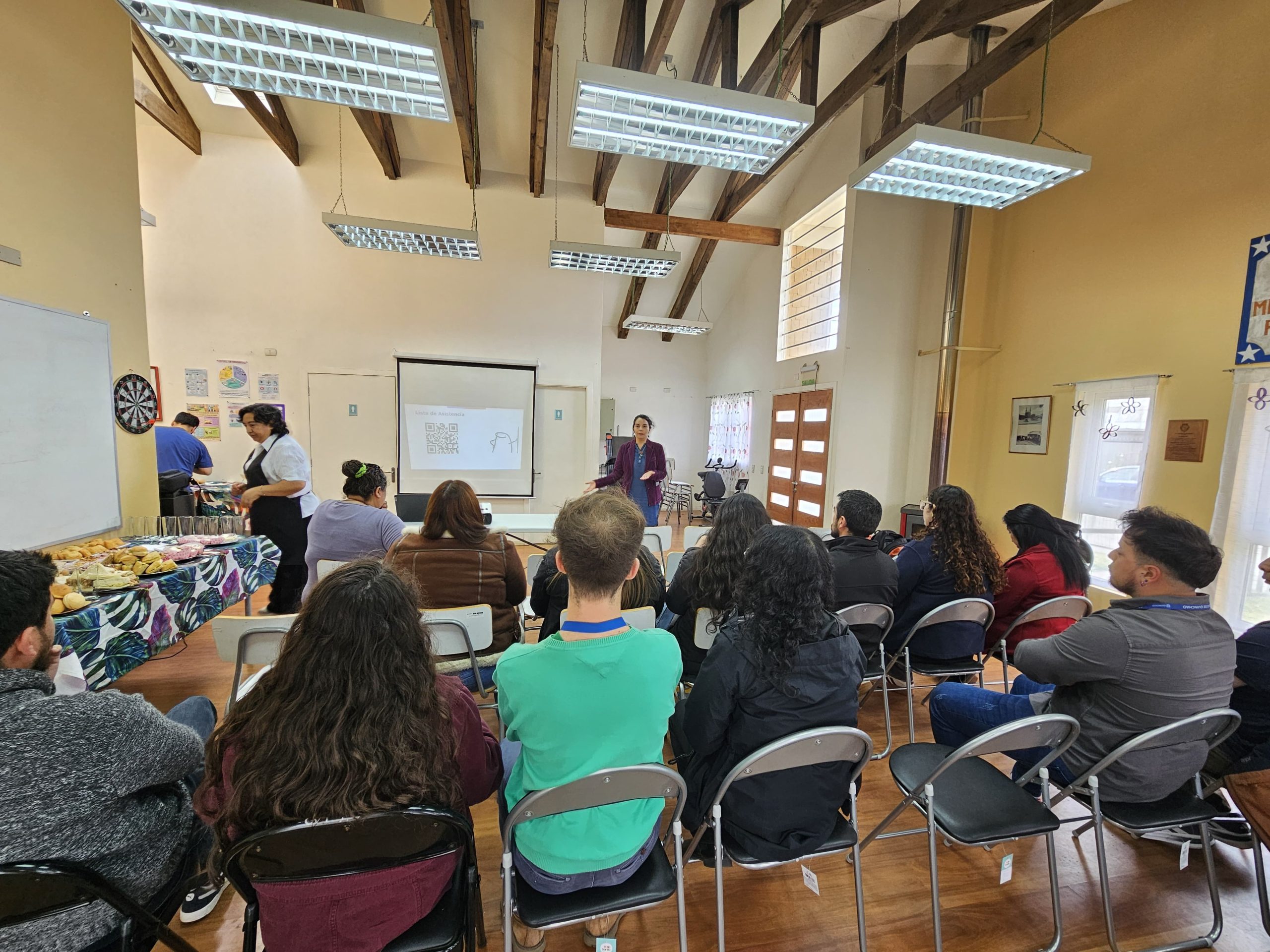 Equipo del Centro Diurno Comunitario de Chonchi participa en Encuentro Provincial organizado por el SENAMA