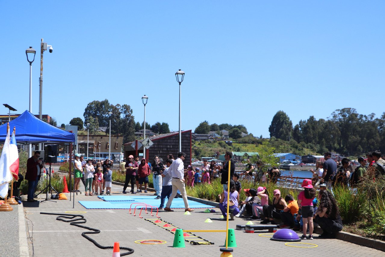 EN CHONCHI SE REALIZÓ EL LANZAMIENTO OFICIAL A NIVEL REGIONAL DE LAS ESCUELAS ABIERTAS DE JUNAEB 2026.