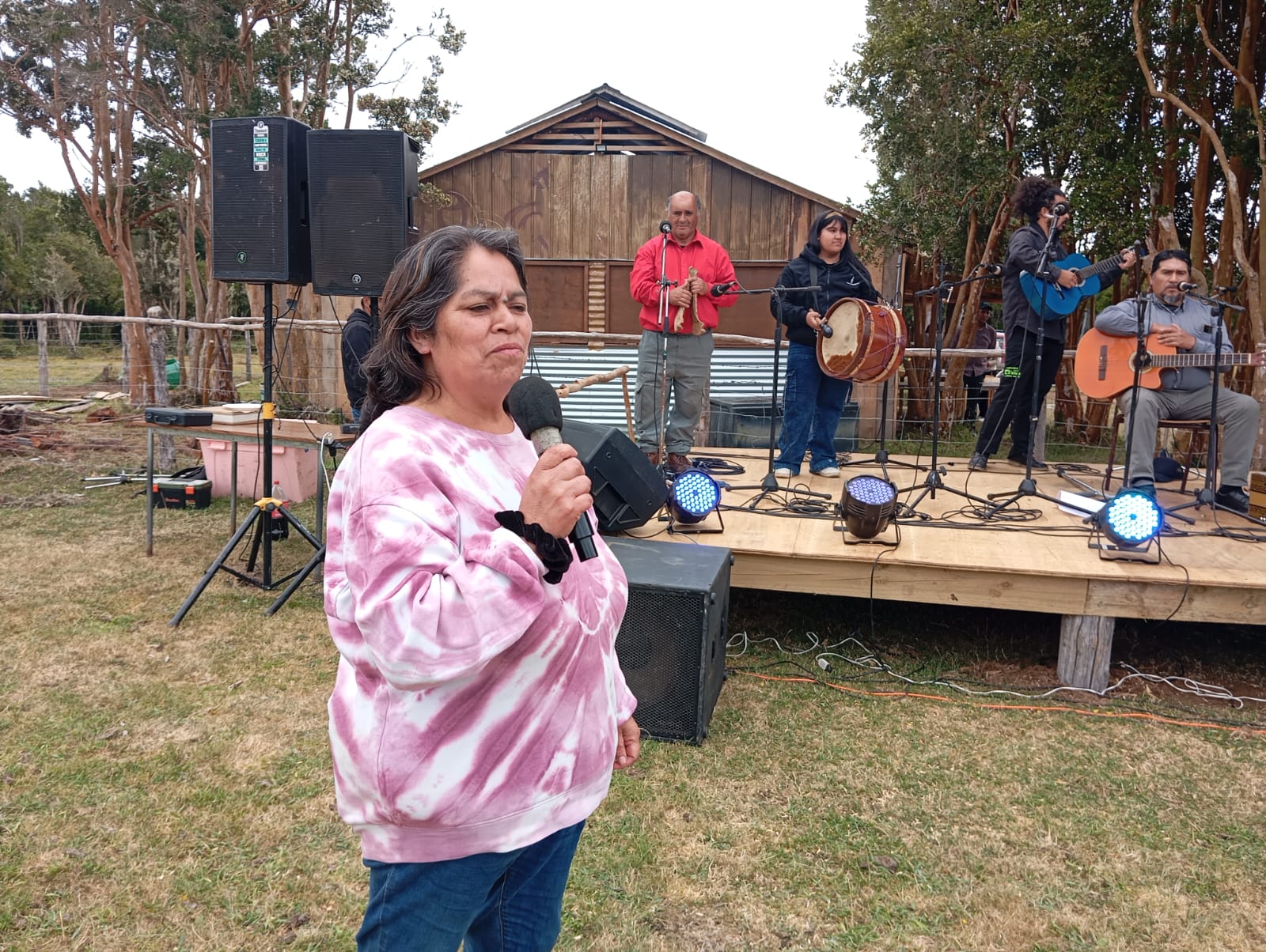 ASOCIACIÓN DE COMUNIDADES INDÍGENAS “HUILLI LAFKEN” DE HUILLINCO-CUCAO REALIZA SU PRIMERA FIESTA COSTUMBRISTA “SABORES DEL PACÍFICO”.