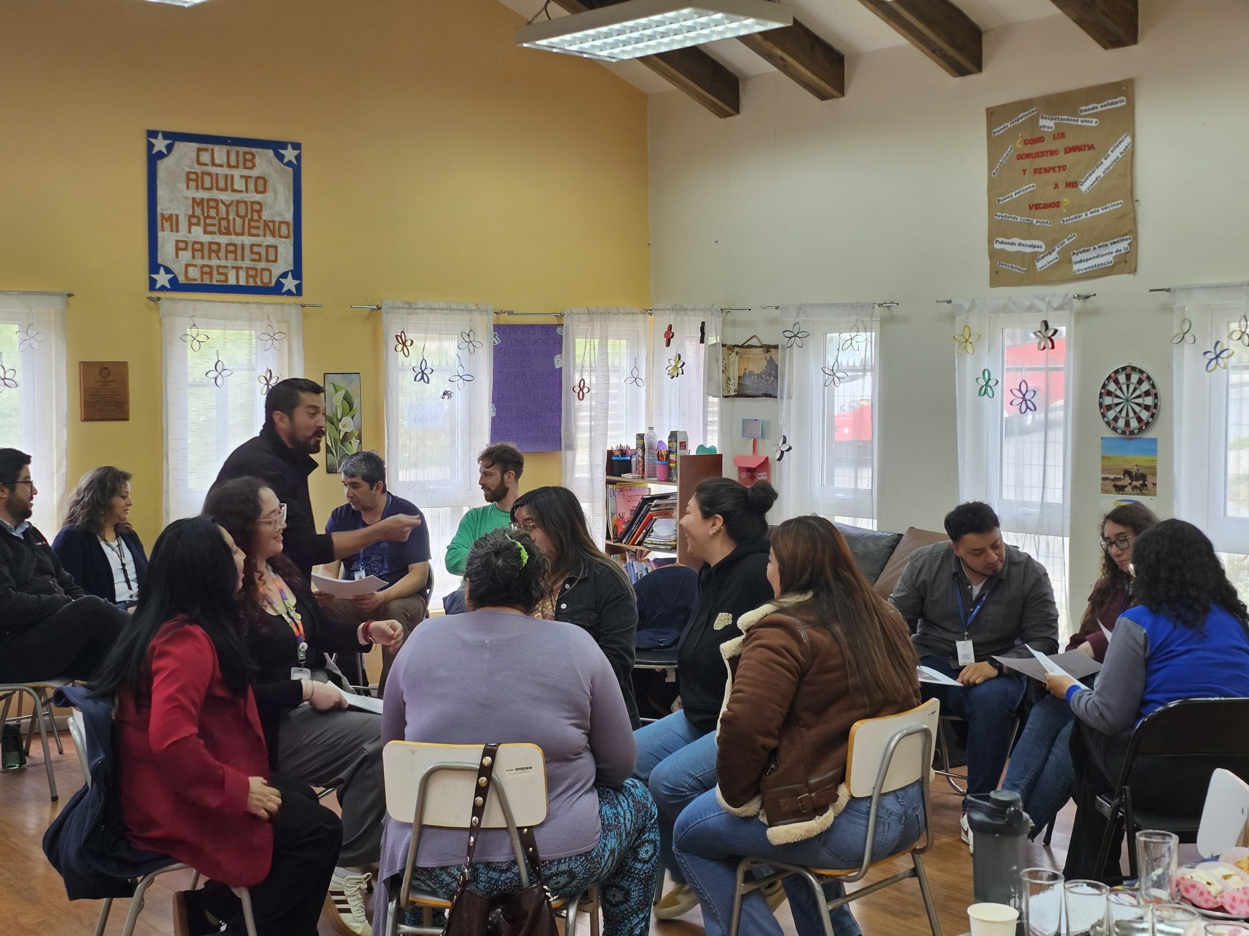 Equipo del Centro Diurno Comunitario de Chonchi participa en Encuentro Provincial organizado por el SENAMA