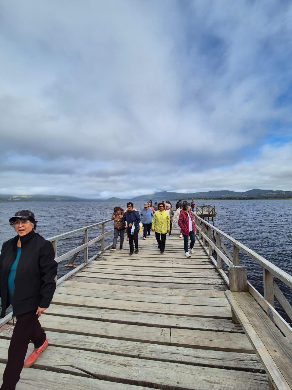 ADULTOS MAYORES PARTICIPAN EN SALIDA FORMATIVA A HUILLINCO.