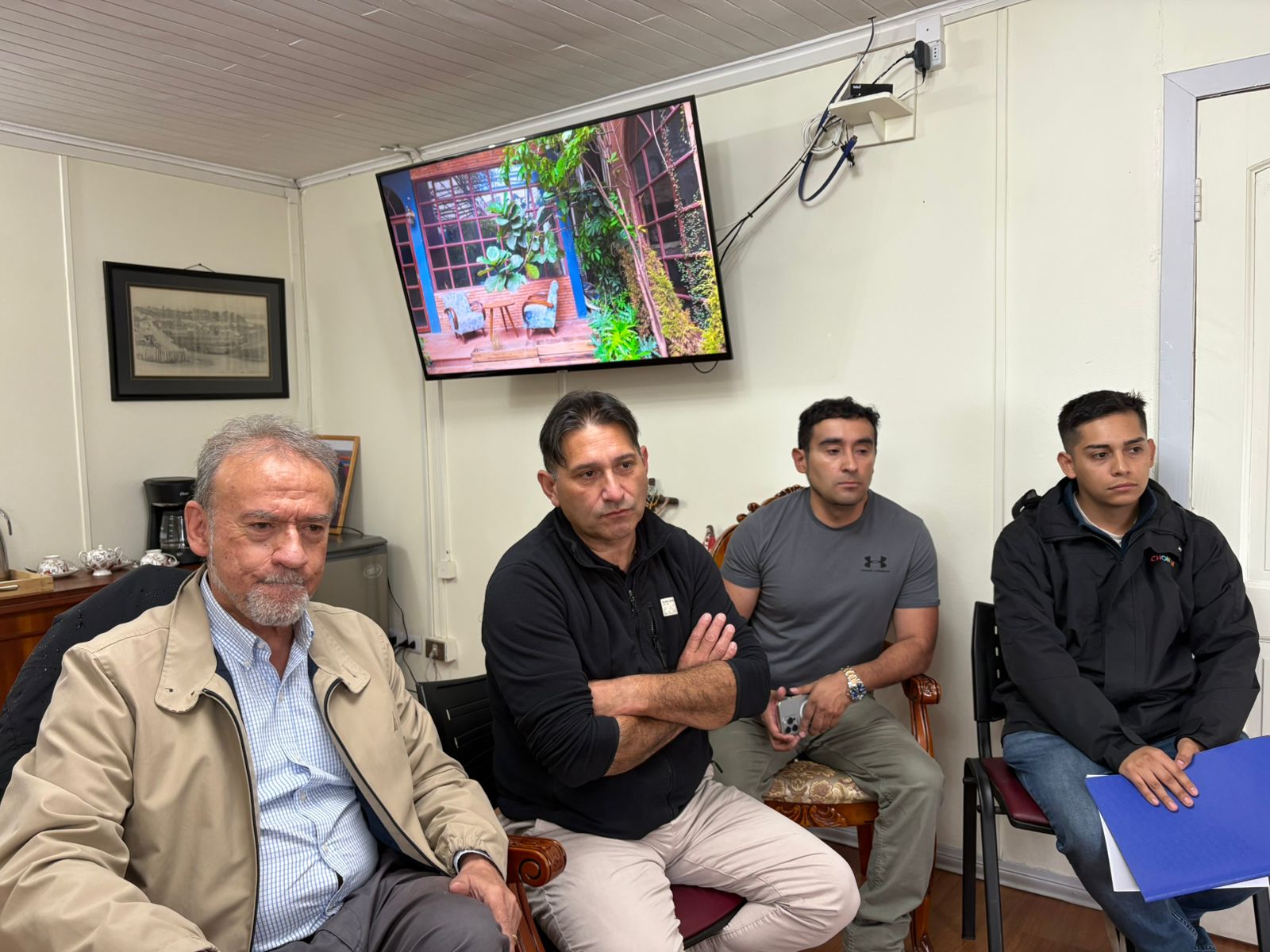 Municipio de Chonchi y SLEP Chiloé establecen principales acuerdos para utilización de recintos educativos durante el verano.