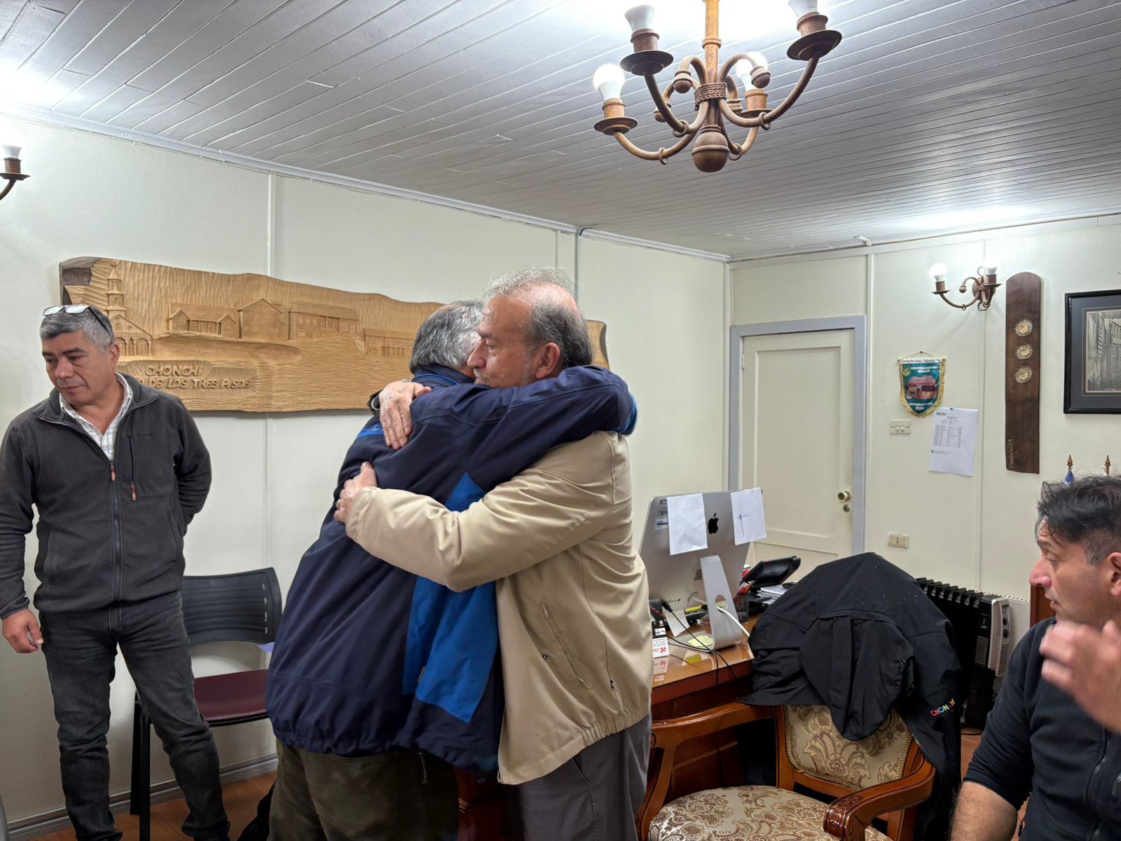 Municipio de Chonchi y SLEP Chiloé establecen principales acuerdos para utilización de recintos educativos durante el verano.