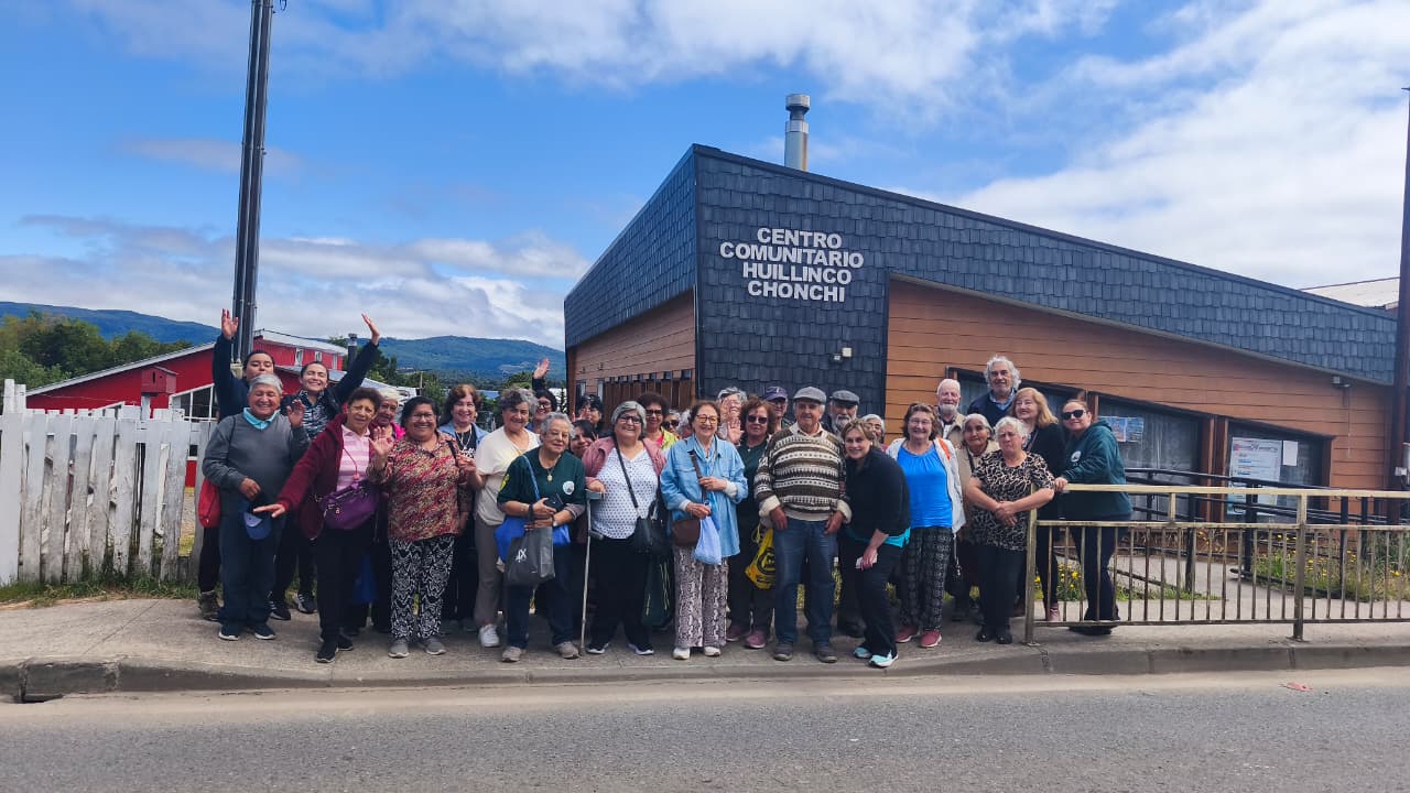 ADULTOS MAYORES PARTICIPAN EN SALIDA FORMATIVA A HUILLINCO.