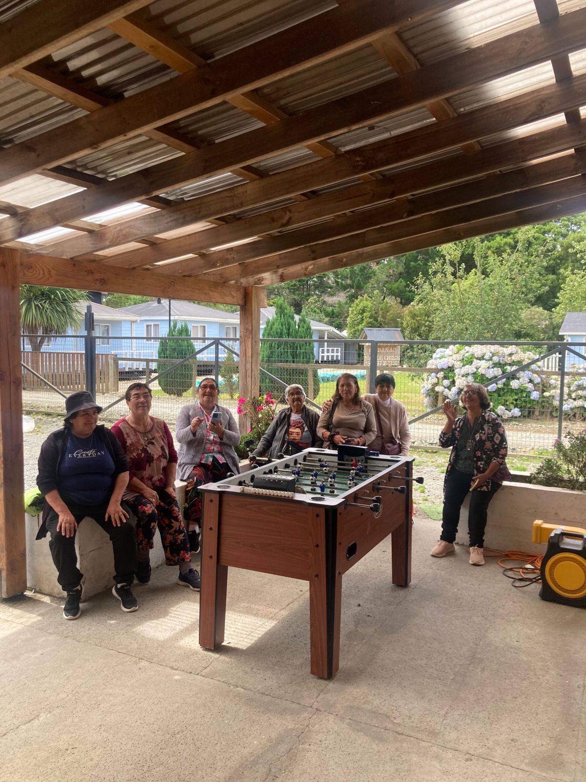 ADULTOS MAYORES DEL PROGRAMA VÍNCULOS DE CHONCHI PARTICIPAN EN JORNADA RECREATIVA EN ANCUD.