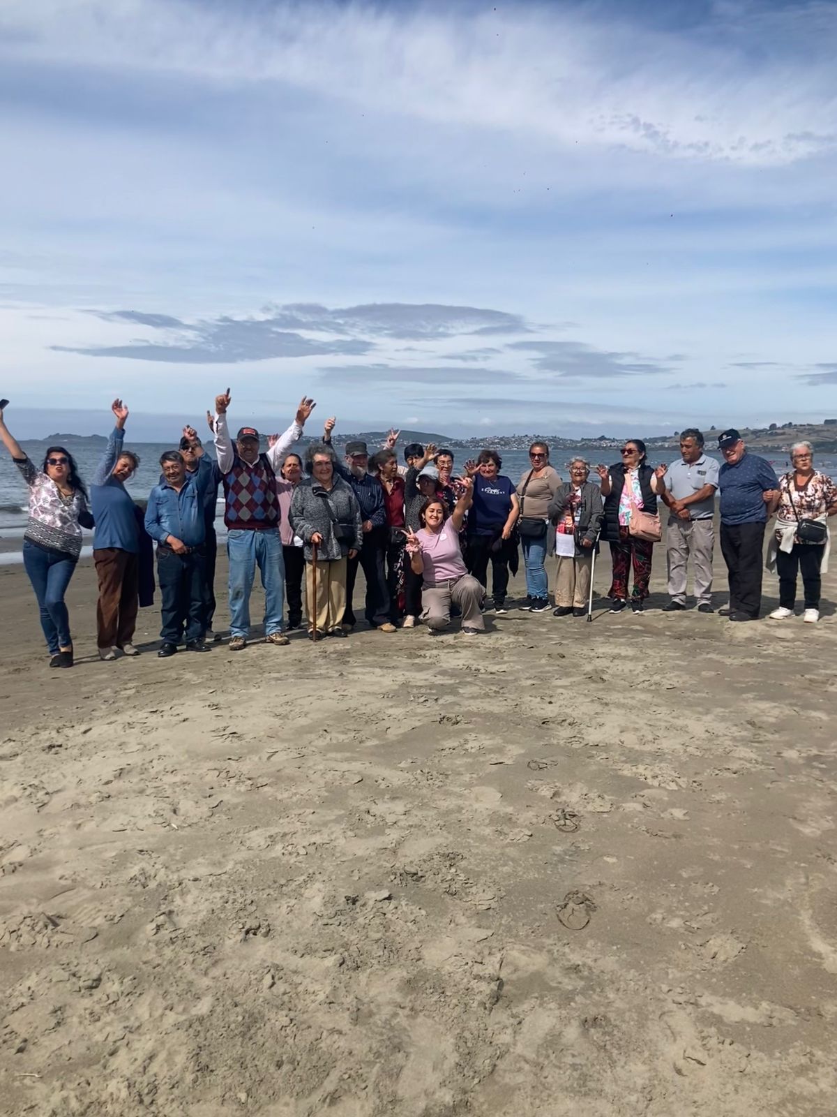 ADULTOS MAYORES DEL PROGRAMA VÍNCULOS DE CHONCHI PARTICIPAN EN JORNADA RECREATIVA EN ANCUD.