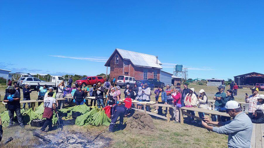 Comunidad Indígena de Chanquin-Palihue realizó con éxito su “Gran Curanto al Hoyo”