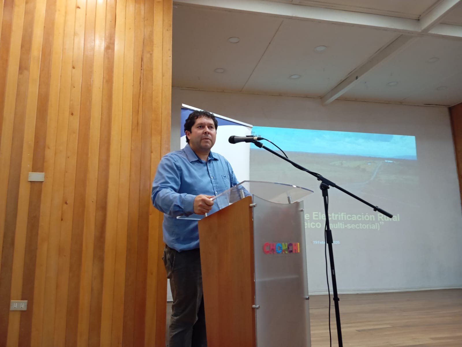 En plena ejecución se encuentra proyecto de Electrificación para 83 familias de la comuna de Chonchi con una inversión de más de mil 299 millones de pesos gracias al Financiamiento del Gobierno Regional de Los Lagos.