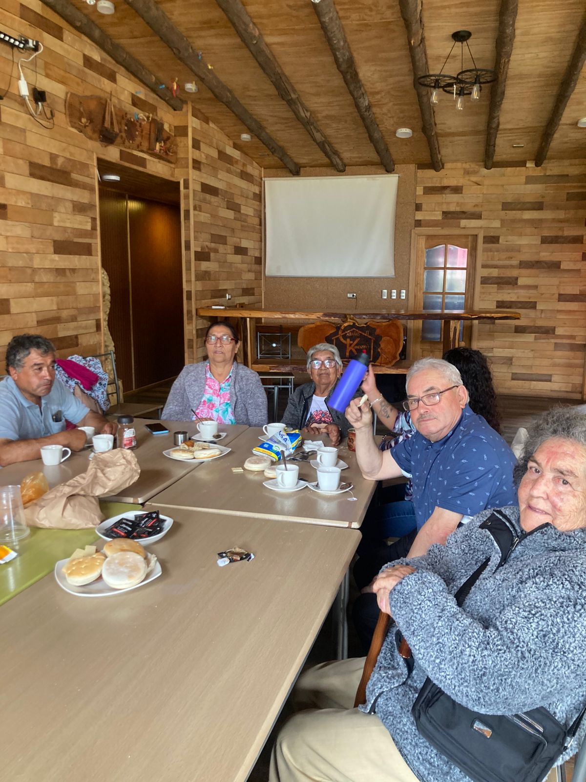 ADULTOS MAYORES DEL PROGRAMA VÍNCULOS DE CHONCHI PARTICIPAN EN JORNADA RECREATIVA EN ANCUD.