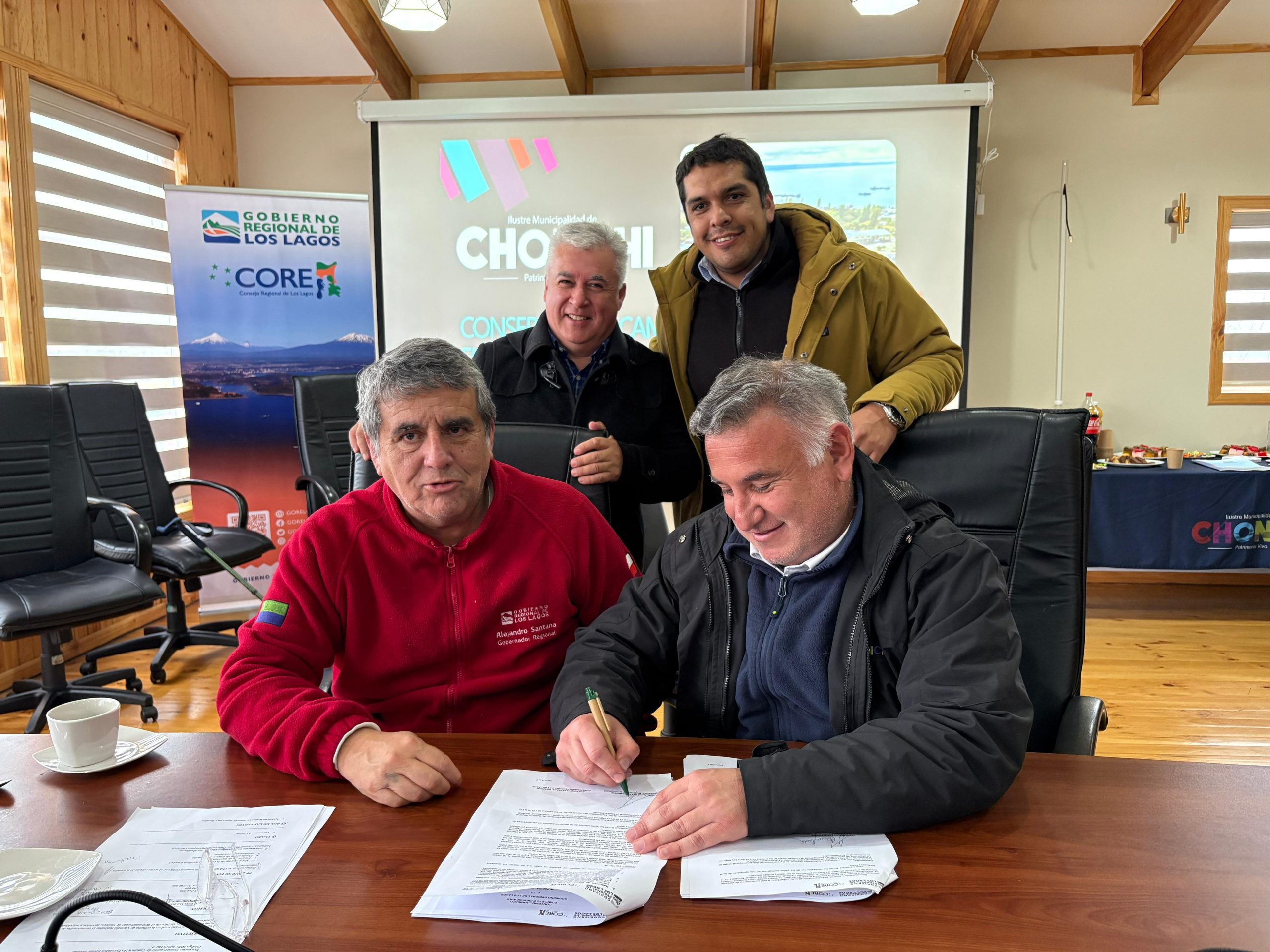 Con una inversión del GORE de más de $1.100 millones se realizará la Conservación de caminos rurales y la Reposición de dos nuevas ambulancias para Chonchi.