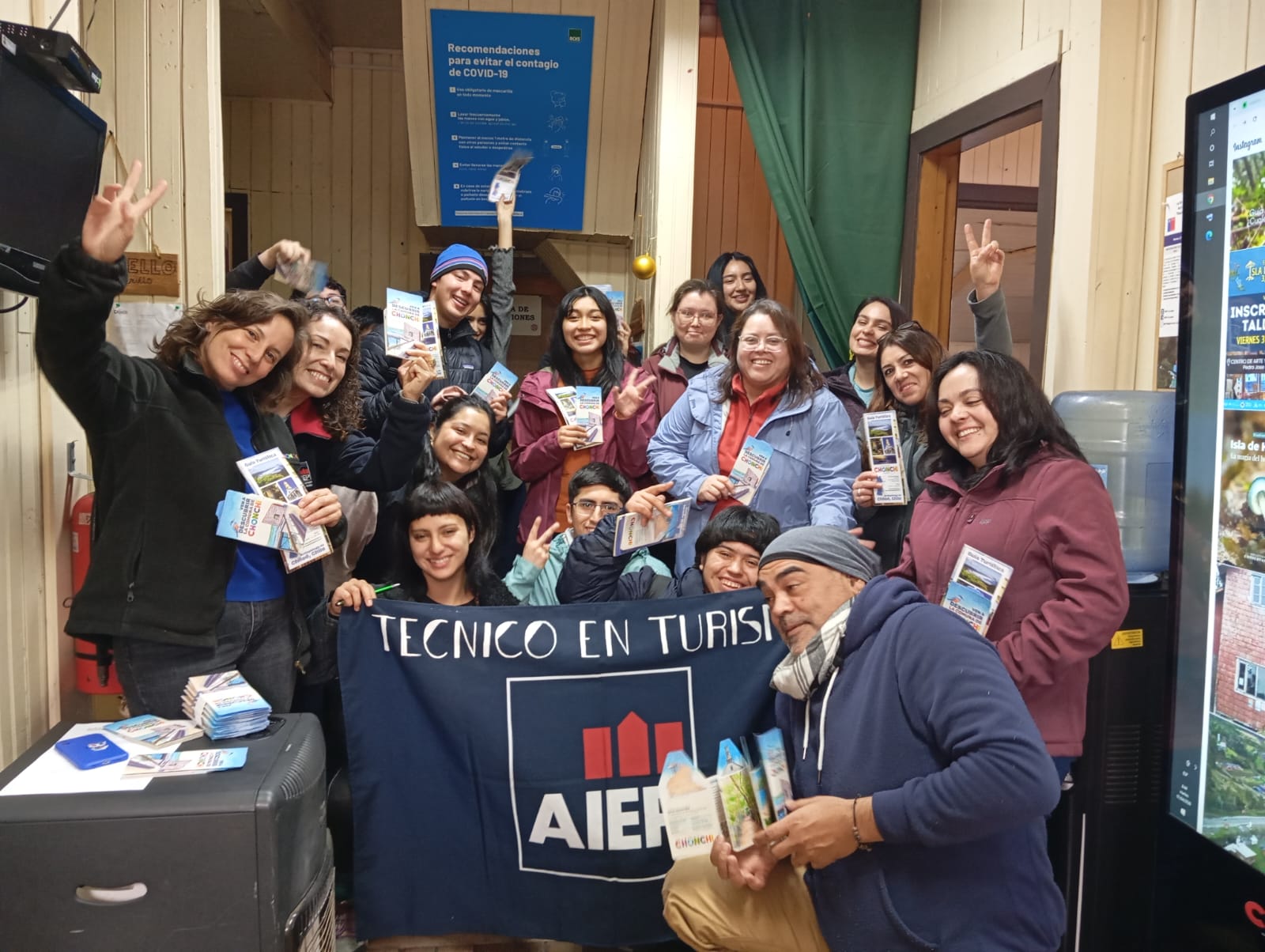 Alumnos de AIEP Castro realizan Visita Pedagógica a Chonchi.