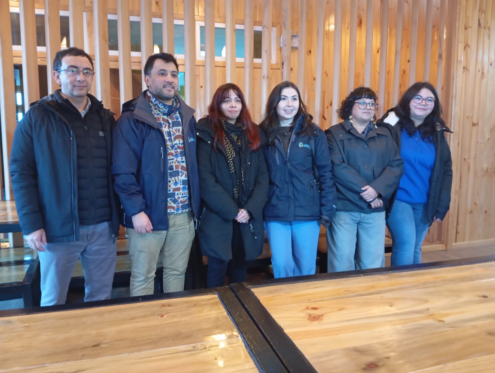 Profesionales de la SECPLAN de Quinchao conocen el Albergue Deportivo Municipal de Chonchi.