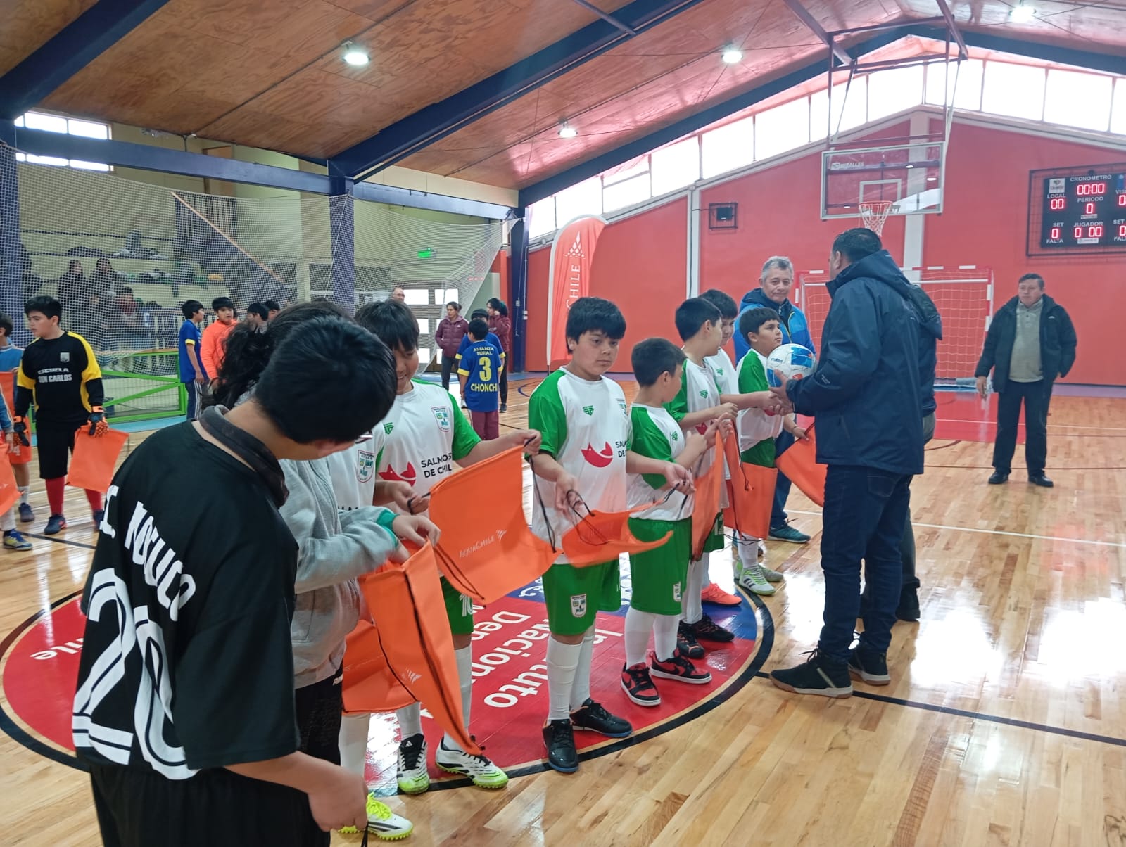 Chonchi da inicio a la tercera versión del Futsal Escolar AquaChile