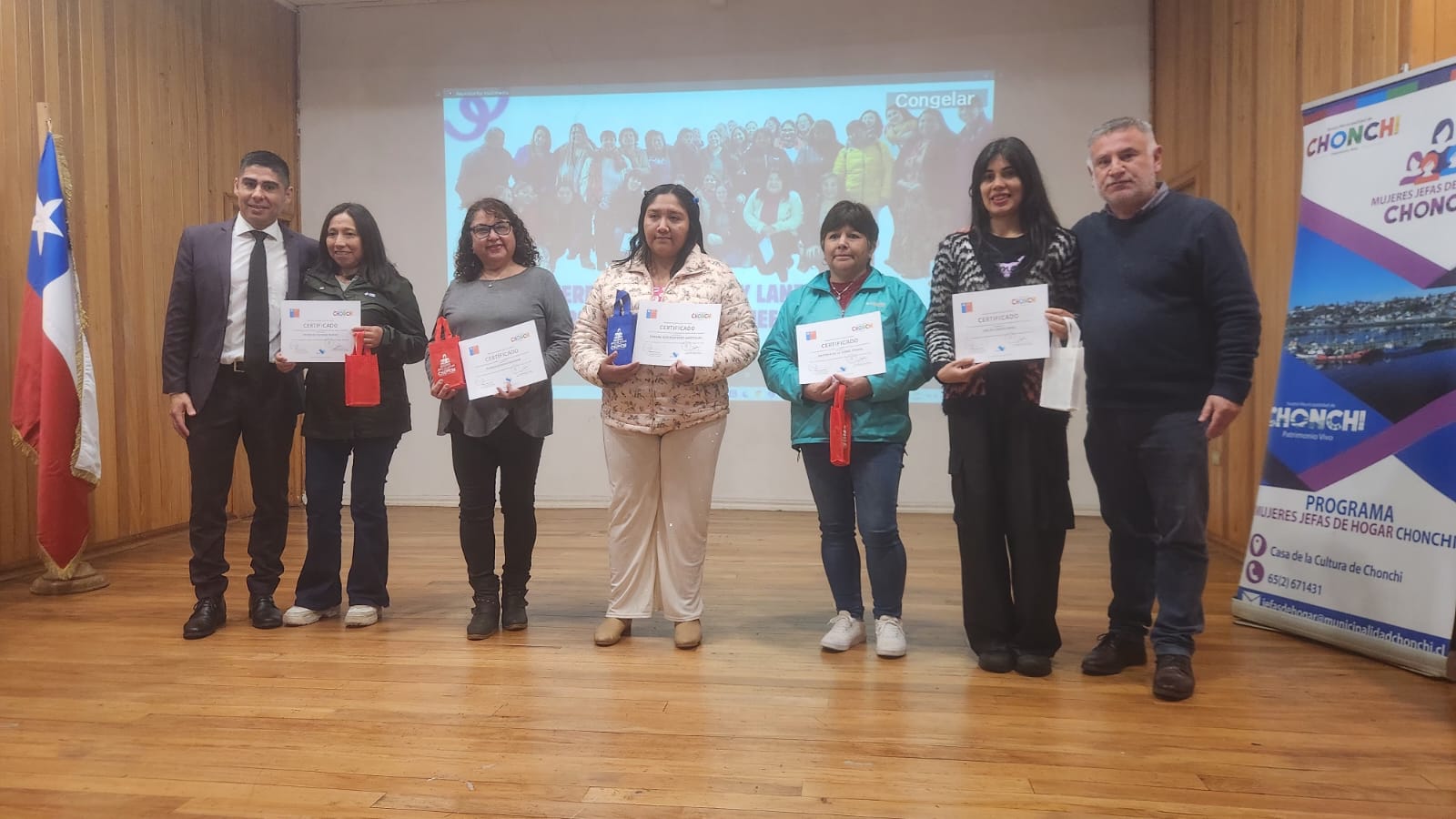 51 Nuevas usuarias egresan con éxito del Programa “Mujeres Jefas de Hogar” de Chonchi.