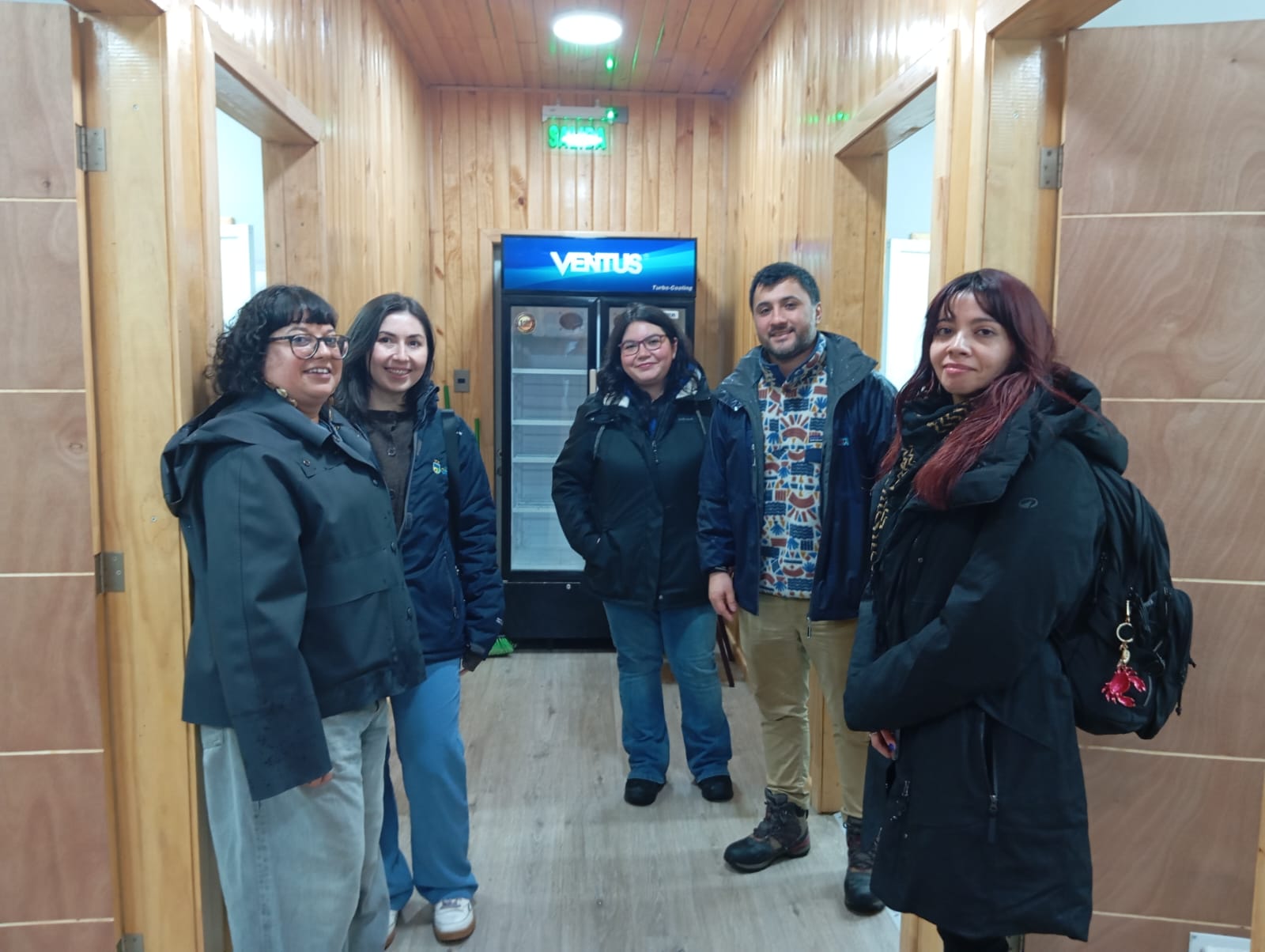 Profesionales de la SECPLAN de Quinchao conocen el Albergue Deportivo Municipal de Chonchi.