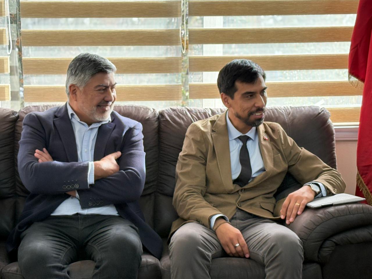 Alcalde Fernando Oyarzún Macías recibe la Visita Protocolar del nuevo Seremi de Obras Públicas de la Región de Los Lagos.