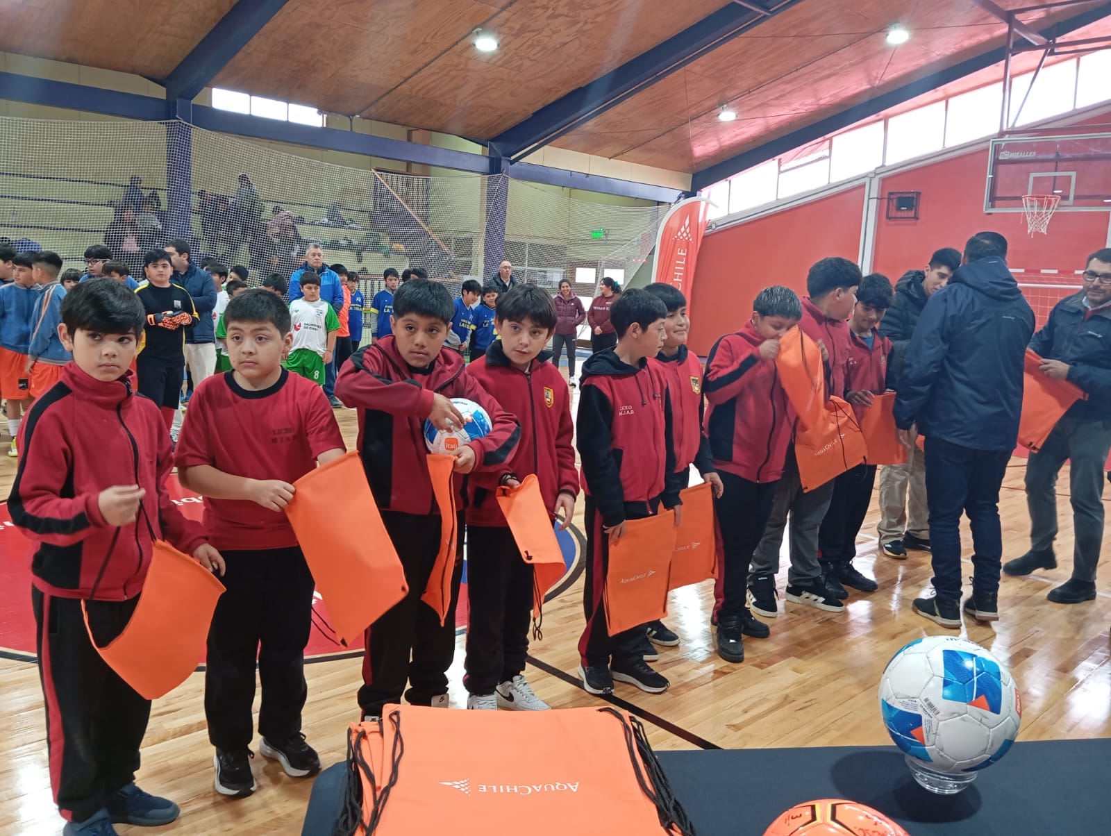 Chonchi da inicio a la tercera versión del Futsal Escolar AquaChile
