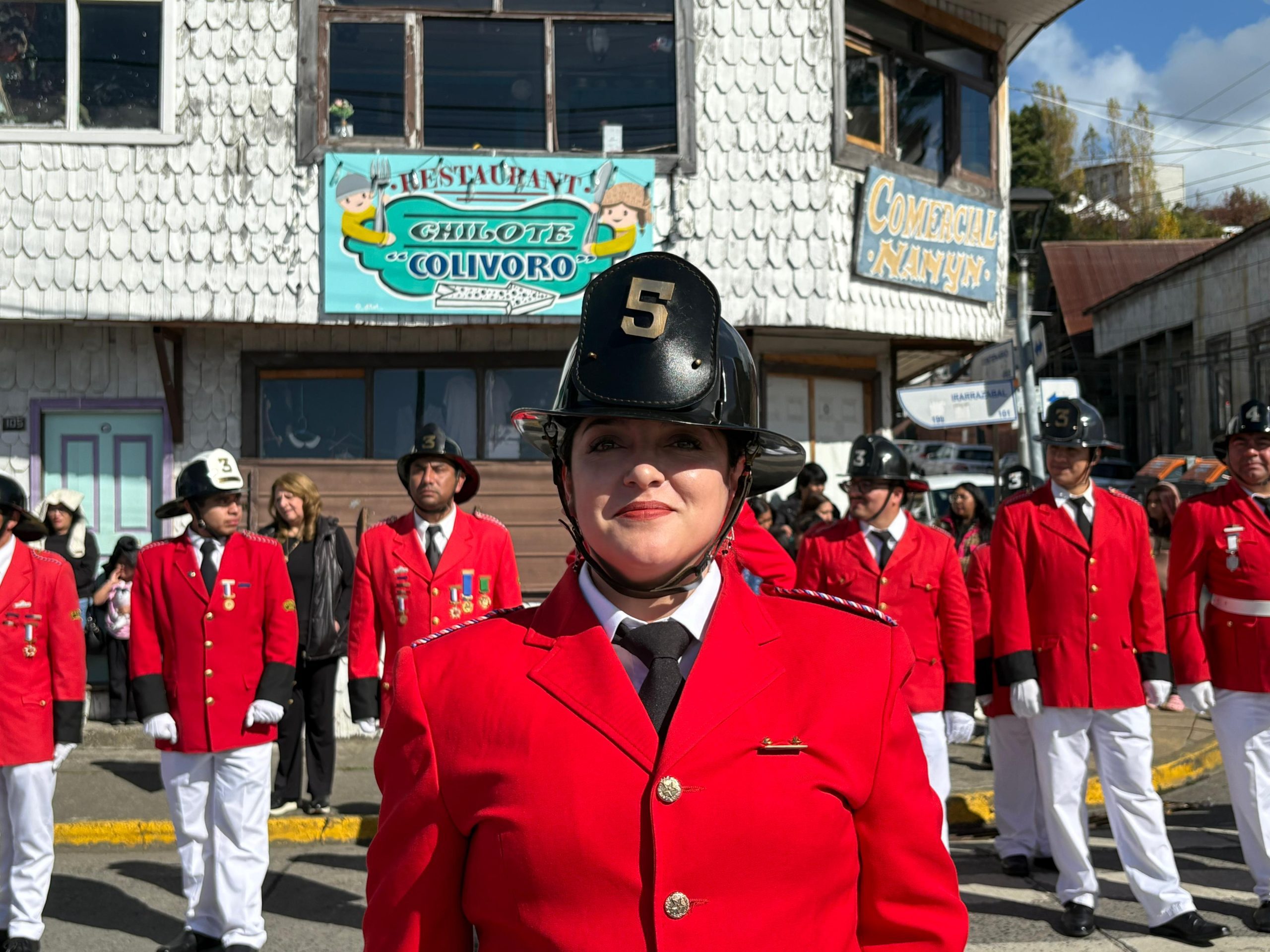 Con entrega de piochas por años de servicio el Cuerpo de Bomberos de Chonchi celebró sus 121 años de existencia.