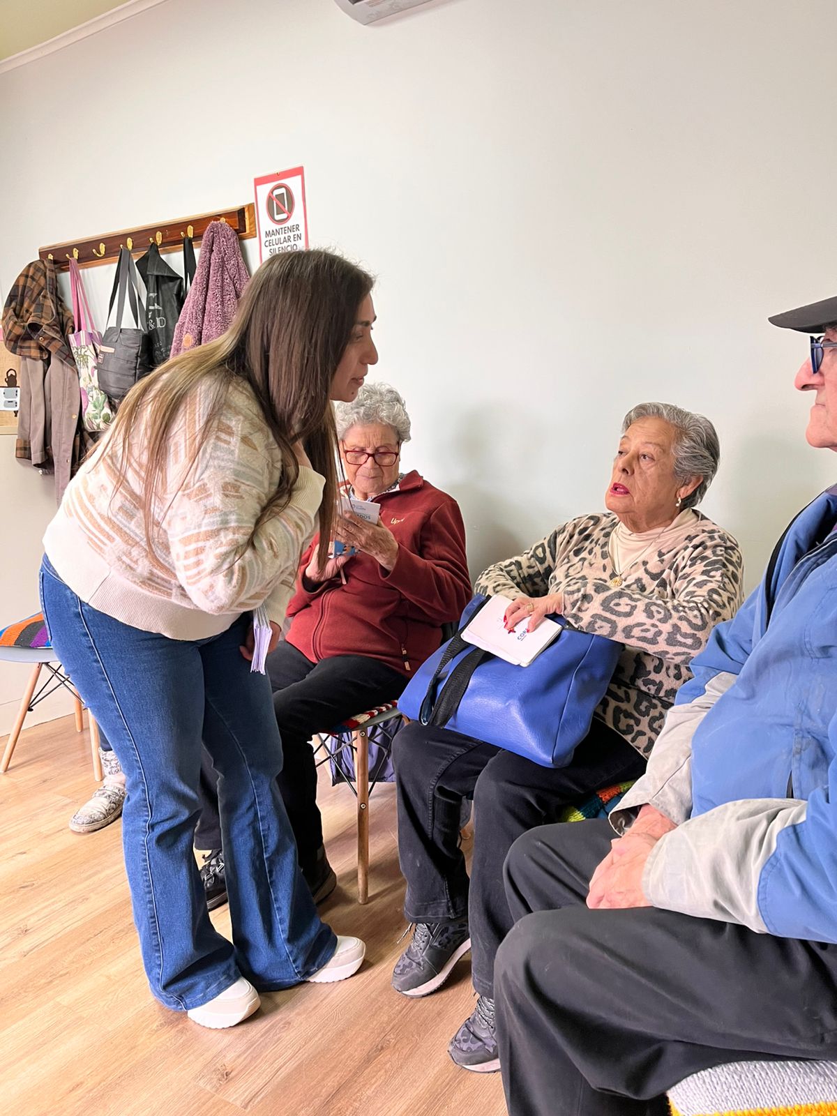 Este miércoles, en el marco del programa CEDIAM de SENAMA y a través del taller de prestaciones sociales, se realizó una instancia informativa donde se invitó a participar al programa “Cuidado al Cuidador”