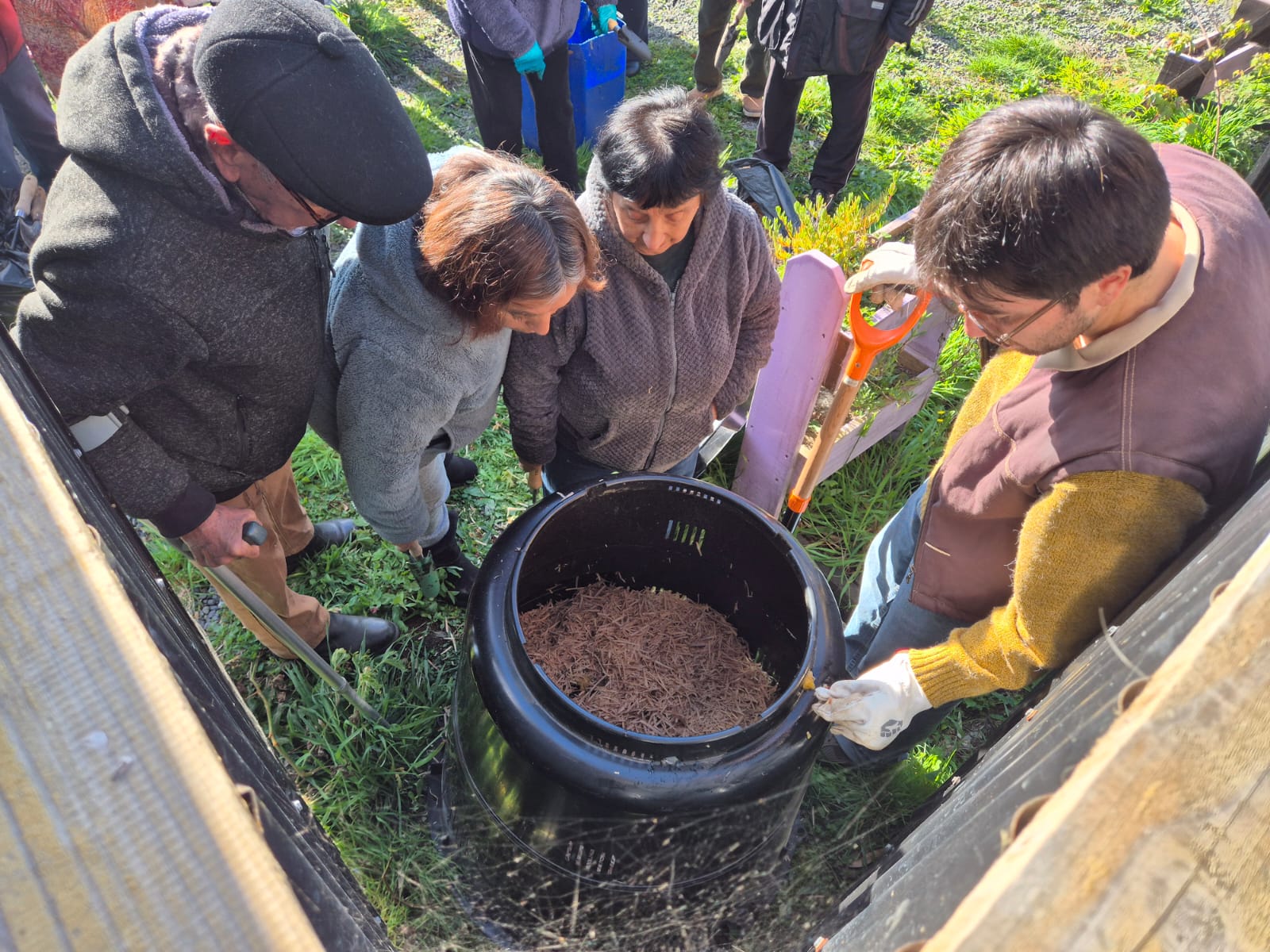 Se realizó un importante Taller de Compostaje y Huerto Comunitario en el CEDIAM de Chonchi