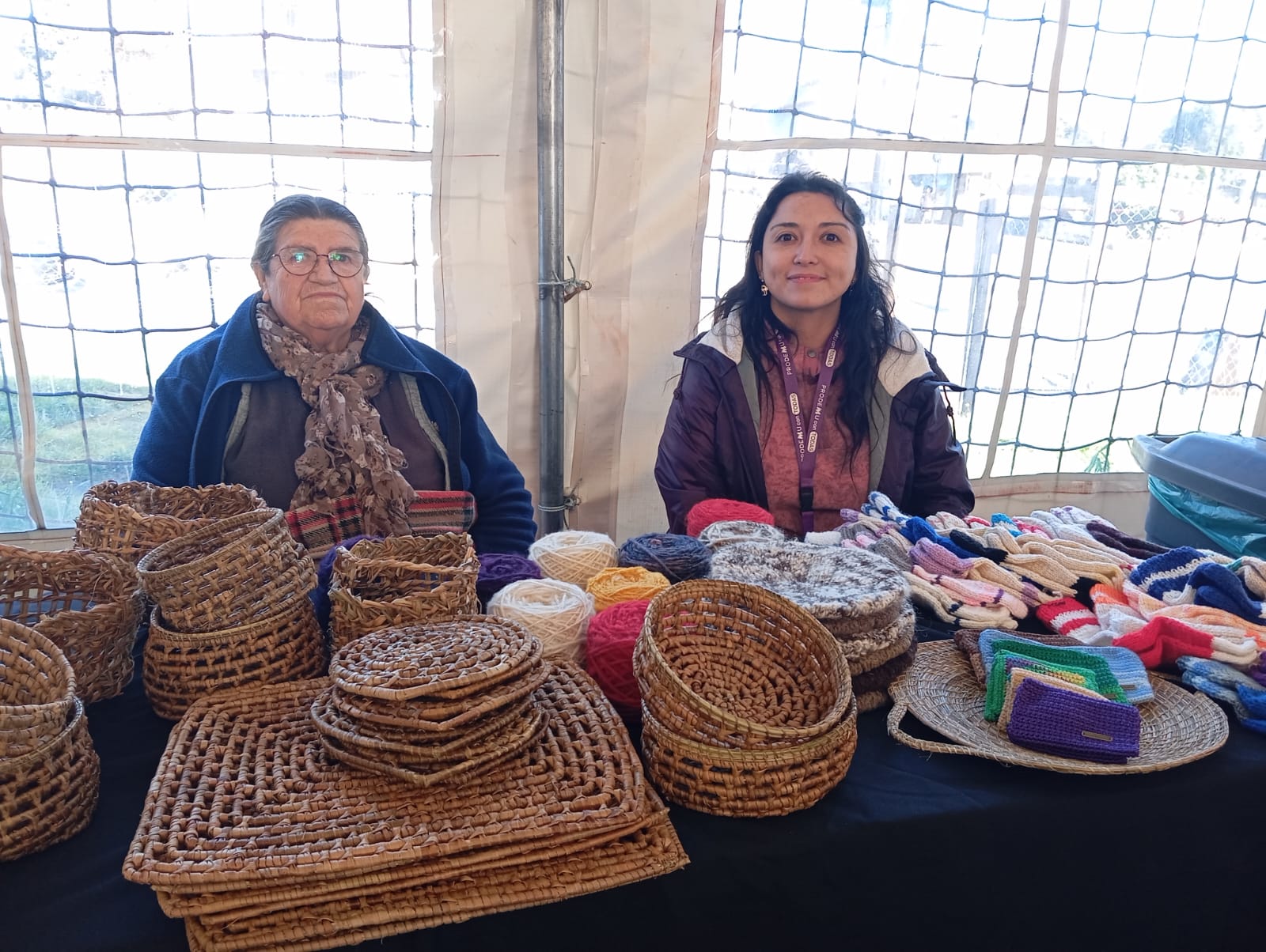 Socios y socias de los clubes de adulto mayor “Nuevo Amanecer” de Cucao y “Brisas del Lago” de Huillinco participaron en una jornada desarrollada en el Centro de Día del Adulto Mayor de Chonchi