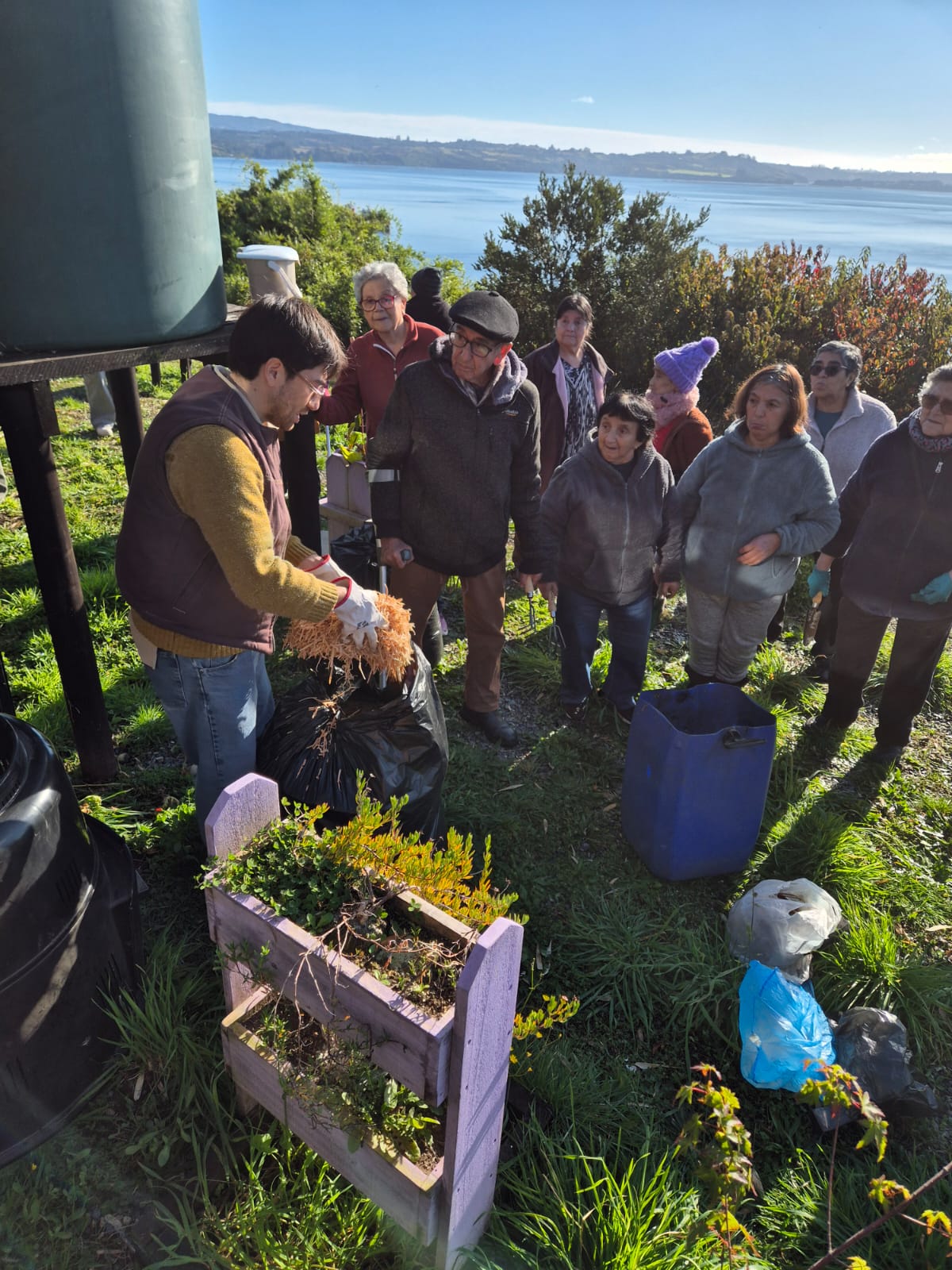 Se realizó un importante Taller de Compostaje y Huerto Comunitario en el CEDIAM de Chonchi