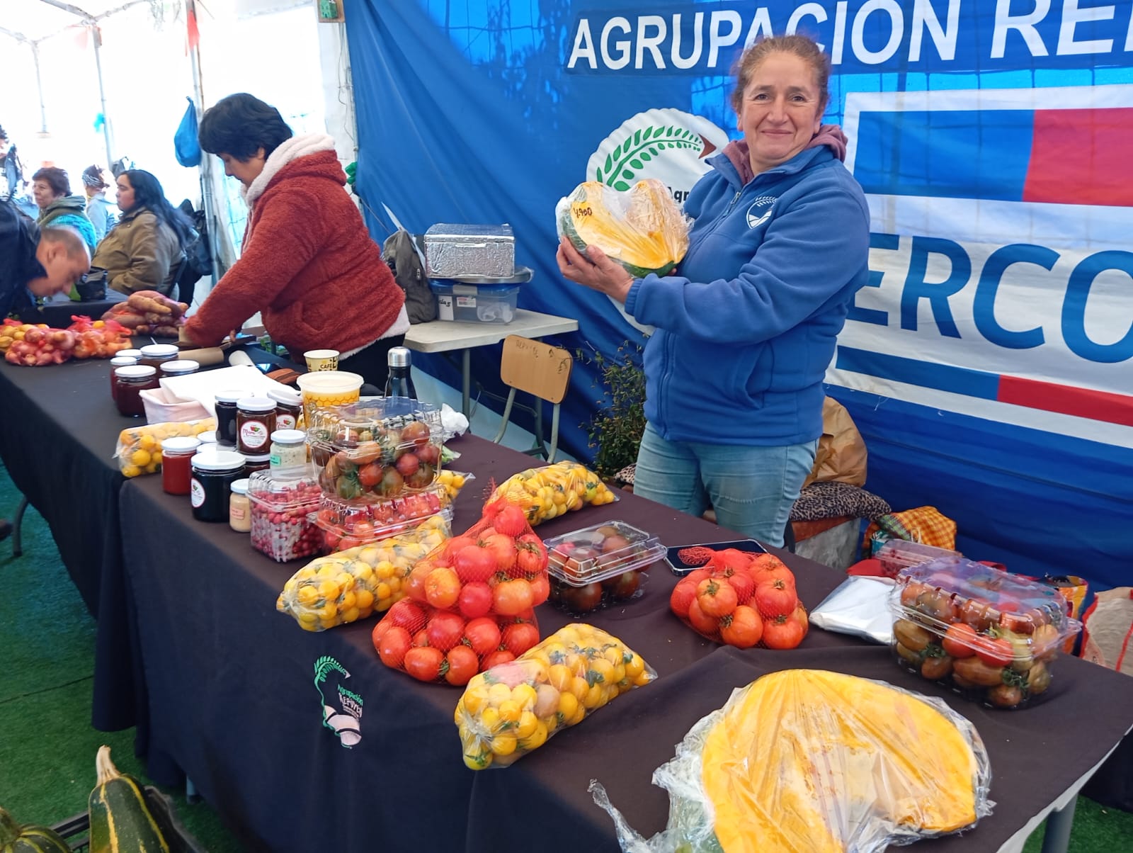 Socios y socias de los clubes de adulto mayor “Nuevo Amanecer” de Cucao y “Brisas del Lago” de Huillinco participaron en una jornada desarrollada en el Centro de Día del Adulto Mayor de Chonchi
