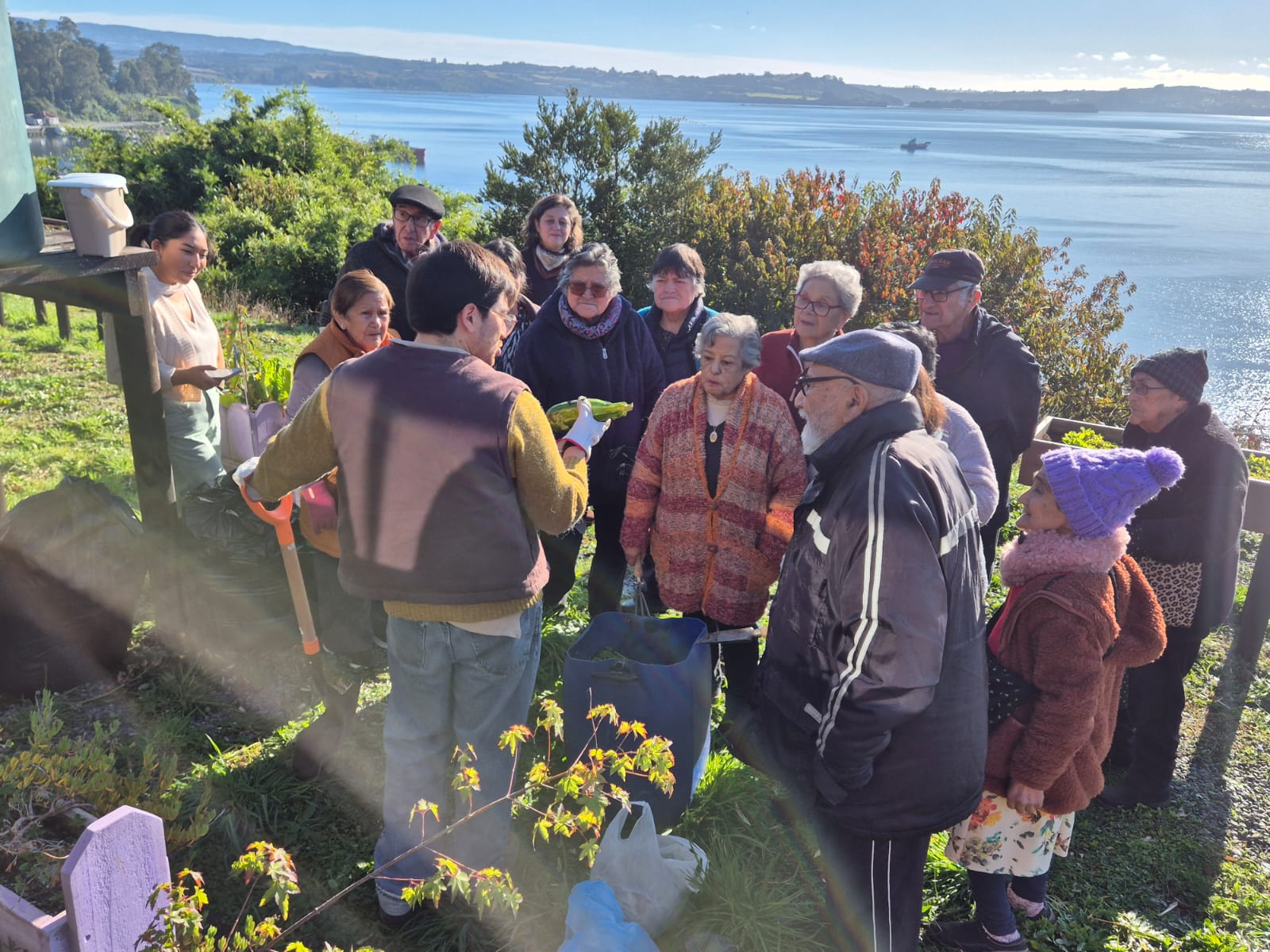 Se realizó un importante Taller de Compostaje y Huerto Comunitario en el CEDIAM de Chonchi