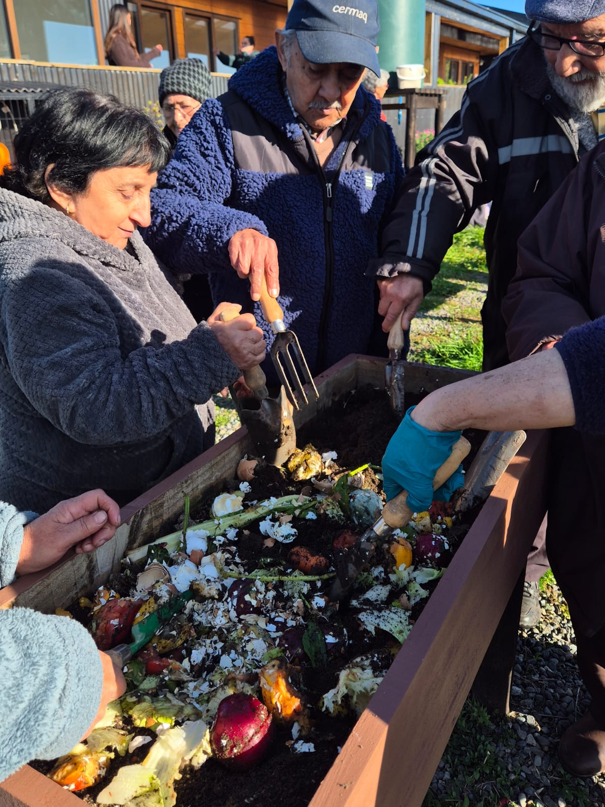Se realizó un importante Taller de Compostaje y Huerto Comunitario en el CEDIAM de Chonchi