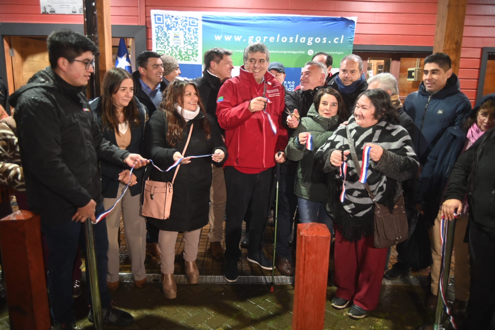 Gobierno Regional de Los Lagos invierte más de 470 millones de pesos en Feria Artesanal y Buses adaptados para la escuela especial Amanecer de Chonchi.