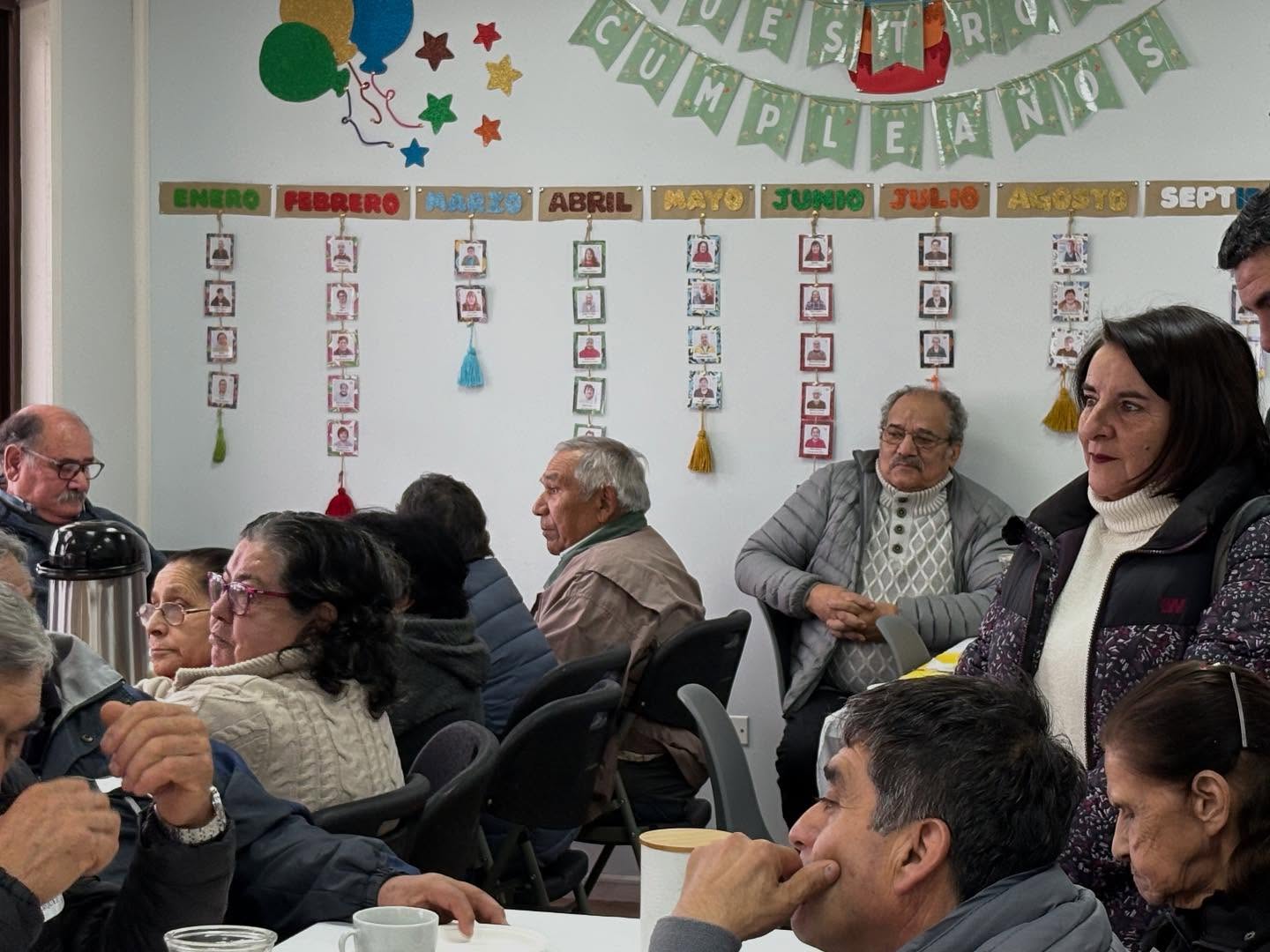 Chonchi da una emotiva bienvenida a los adultos mayores del Programa Vínculos.