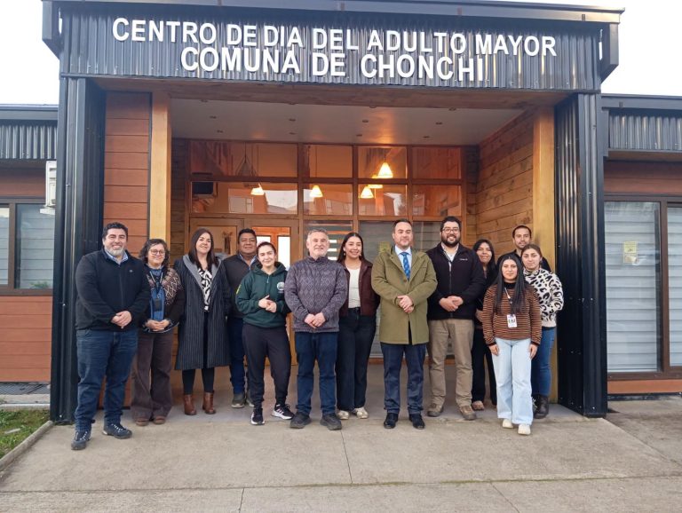 FOTO GRUPAL REUNION SEREMI DESARROLLO SOCIAL